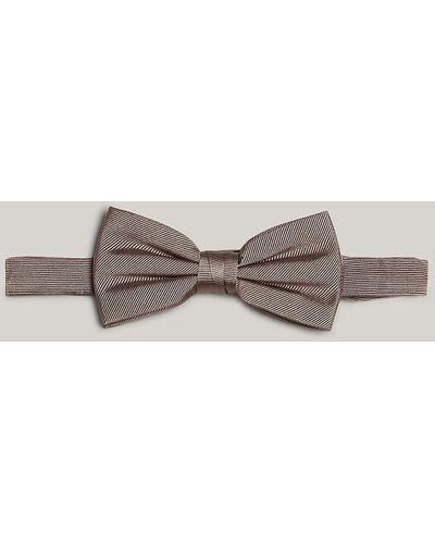 Tommy Hilfiger Pure Silk Plain Weave Bow Tie - Green