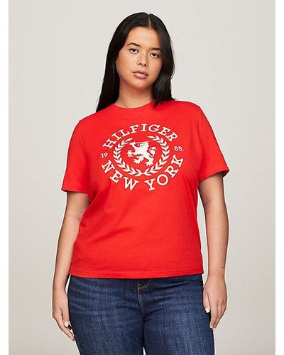 Tommy Hilfiger Camiseta Curve de cuello redondo con escudo - Rojo