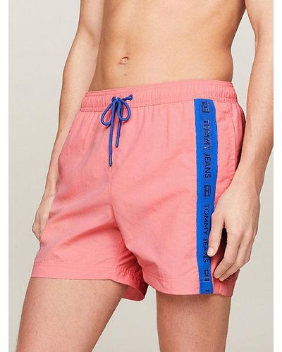 Tommy Hilfiger Slim Fit mittellange Badehose mit Logo-Tape - Pink