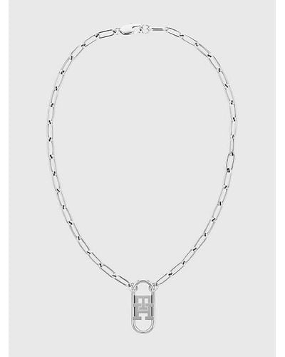 Tommy Hilfiger Collar de cadena con colgante largo de acero inoxidable TH Monogram - Blanco