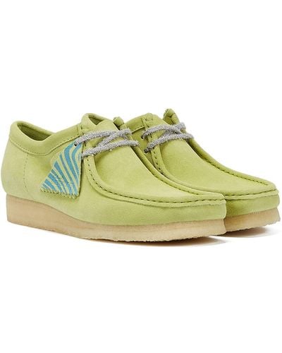 Clarks Wallabee Pale Lime Suede Men's Lace-up Shoes - Green