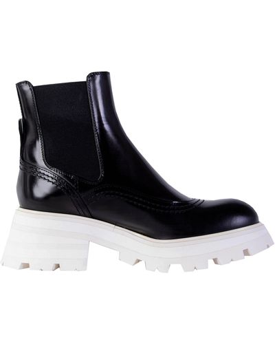 Alexander McQueen Elegant Leather Chelsea Boots With Flared Sole - Black