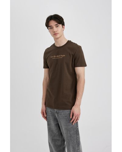 Defacto Bedrucktes kurzarm-t-shirt mit schmaler passform und rundhalsausschnitt c2085ax24sm - Braun