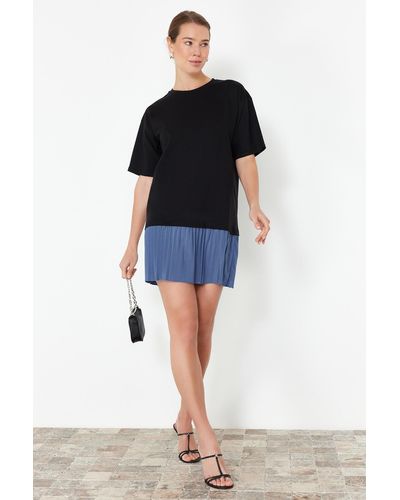 Trendyol Er plissee-mini-strickkleid mit blockfarbenrock - Schwarz