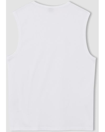 Defacto Unterhemd mit normaler passform und rundhalsausschnitt aus 100 % baumwolle - Weiß