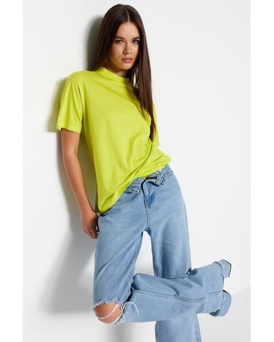 Trendyol Ölgrünes basic-strick-t-shirt mit stehkragen aus 100 % baumwolle - Gelb