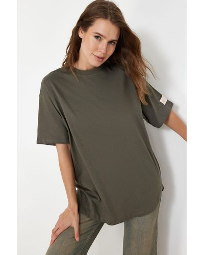 Trendyol Anthrazit nachhaltigeres strick-t-shirt aus 100 % baumwolle mit übergroßem schnitt und gewebtem etikett - Grau