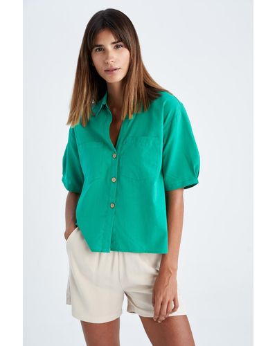 Defacto Kurzärmliges hemd mit kastiger passform und hemdkragen - Grün