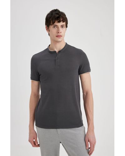 Defacto Polo-shirt mit stehkragen und kurzen ärmeln in moderner passform - Grau
