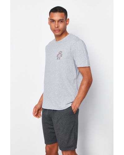 Trendyol Collection Es pyjama-set mit bestickten strickshorts in normaler passform - Grau
