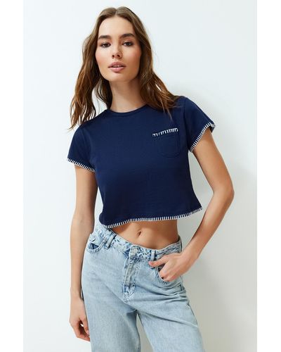 Trendyol Dunkelmarineblaues, kurzes strick-t-shirt mit detaillierten nähten, regular/normal fit, 100 % baumwolle