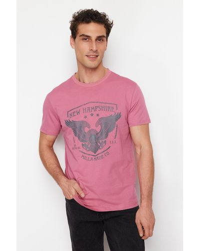 Trendyol T-shirt mit adler-aufdruck "dried rose" in normaler/normaler schnittform - Pink