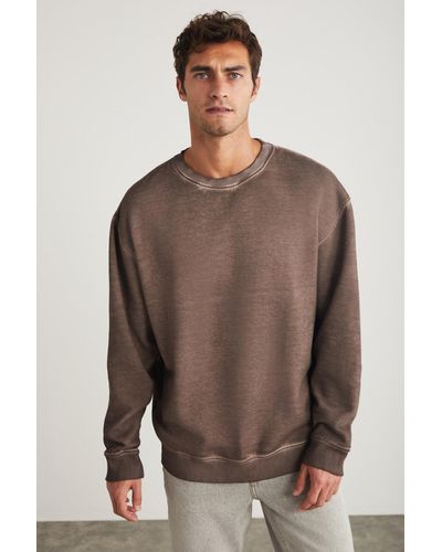 Grimelange Gregor sweatshirt mit rundhalsausschnitt, fleece, verwaschenes - Braun