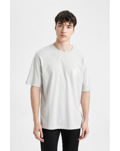 Defacto Bedrucktes t-shirt mit rundhalsausschnitt und bequemer passform c4082ax24sm - Weiß