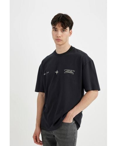 Defacto Kurzarm-t-shirt mit rundhalsausschnitt und aufdruck auf der rückseite in übergröße - Schwarz