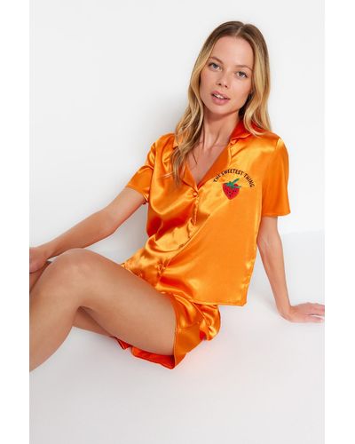 Trendyol Besticktes satin-hemd-shorts-pyjama-set aus webstoff - Orange
