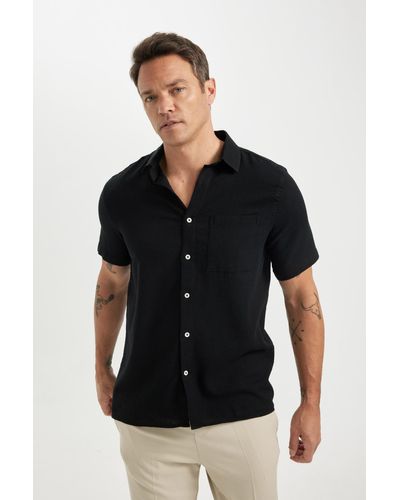 Defacto Kurzarmhemd aus baumwolle mit polokragen und normaler passform - Schwarz