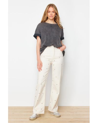 Trendyol E mom-jeans mit hoher taille und vogelaugen-detail - Weiß