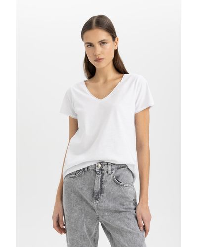 Defacto Kurzarm-t-shirt mit v-ausschnitt und normaler passform - Weiß