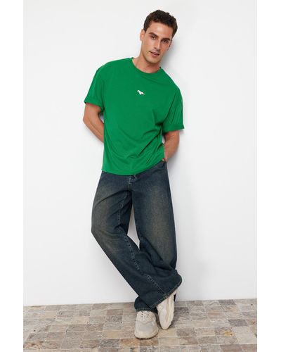Trendyol Es, übergroßes/weit geschnittenes, mit dinosauriern besticktes t-shirt aus 100 % baumwolle - xs - Grün