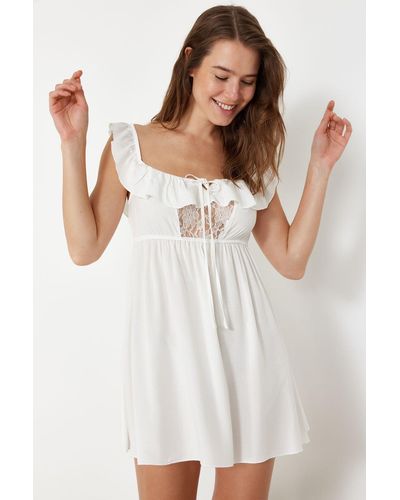 Trendyol Brautnachthemd aus gewebter viskose mit spitzendetail, farben - Weiß