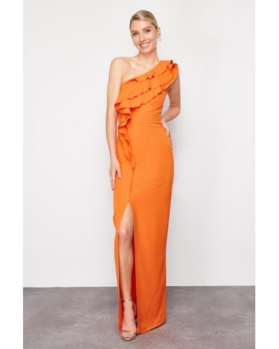 Trendyol Farbenes, langes abendkleid aus gewebtem stoff mit volants und einem ärmel - Orange