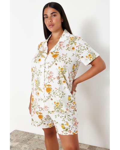 Trendyol Nachtwäsche-set mit hemdkragen und blumenmuster in farbenfrohem design - Weiß