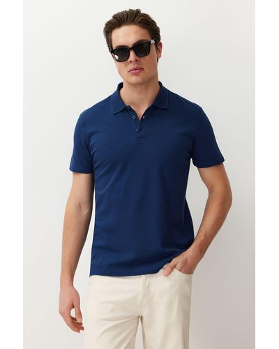 Trendyol Marineblaues t-shirt mit strukturiertem polokragen und normaler schnittform