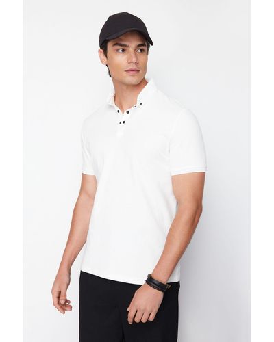 Trendyol Es t-shirt mit polokragen im regulären/normalen schnitt - Weiß