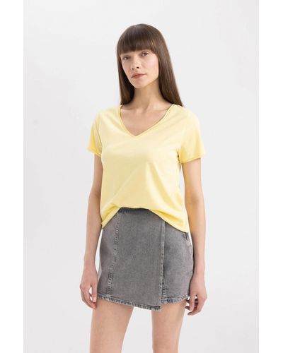 Defacto Kurzarm-t-shirt mit v-ausschnitt und normaler passform - Gelb