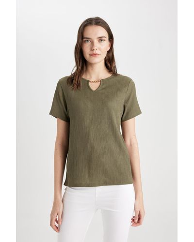 Defacto T-shirt mit rundhalsausschnitt und kurzen ärmeln in normaler passform - Grün