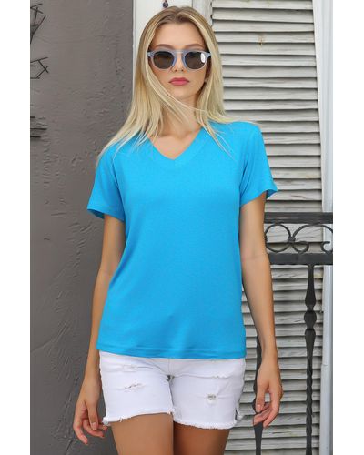 Chiccy Helles, kurzärmliges, einfarbiges strick-t-shirt mit v-ausschnitt - Blau