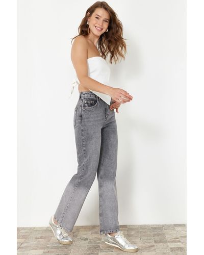 Trendyol E, nachhaltigere jeans mit farbblockdesign und hoher taille und weitem bein - Grau