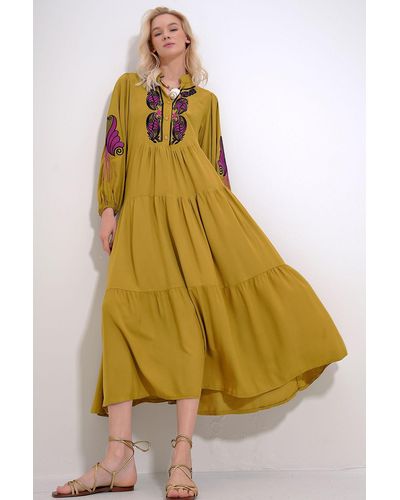 Trend Alaçatı Stili Öles kleid mit vorherrschendem kragen und bestickten ärmeln, gewebtes kleid - Gelb
