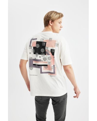 Defacto T-shirt mit rundhalsausschnitt und aufdruck auf der rückseite, bequeme passform, b4369ax24sp - Weiß