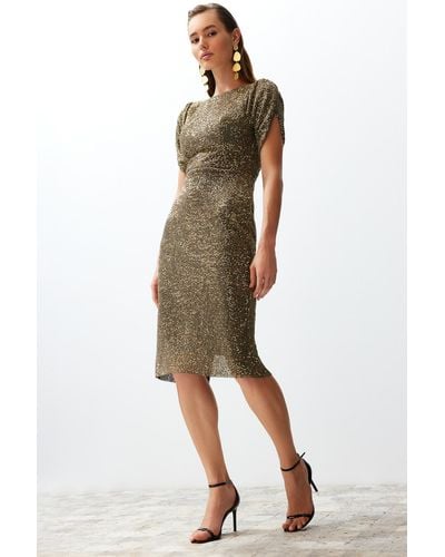 Trendyol Elegantes abendkleid mit glitzernden pailletten in gold - Mehrfarbig