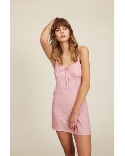 Defacto Bedrucktes minikleid mit trägern und v-ausschnitt maroken - Pink