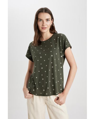 Defacto Kurzarm-t-shirt mit sternmuster und rundhalsausschnitt c2113ax24sp - Grün