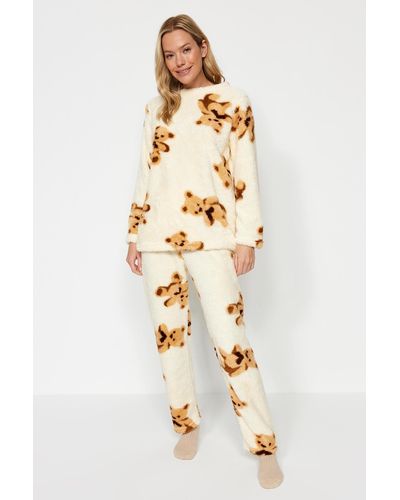 Trendyol Ecrufarbenes, es wellsoft-pyjama-set aus t-shirt und hose mit teddybär-motiv - Mettallic