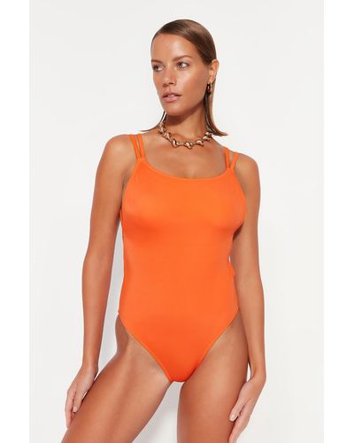 Trendyol Rückenfreier badeanzug mit rundhalsausschnitt und normaler beinlänge und granatapfelblüte - Orange