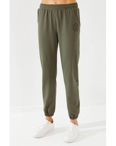 TOMMY LIFE Farbene, matt bedruckte jogginghose mit elastischem bein - Grün