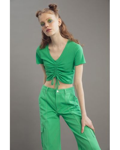 Defacto Coool tailliertes camisole-kurzarm-t-shirt mit v-ausschnitt x9988az22sm - Grün
