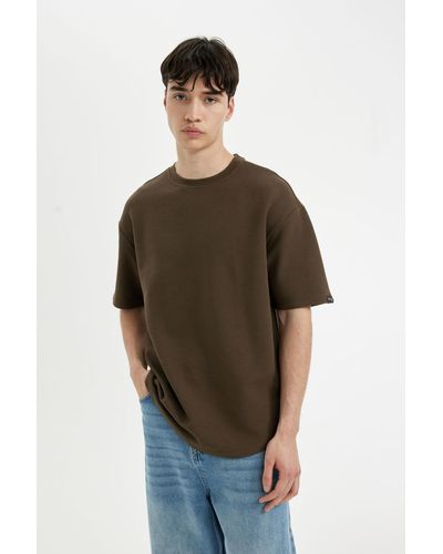 Defacto T-shirt mit rundhalsausschnitt und bequemer passform, kurzärmelig, - Braun