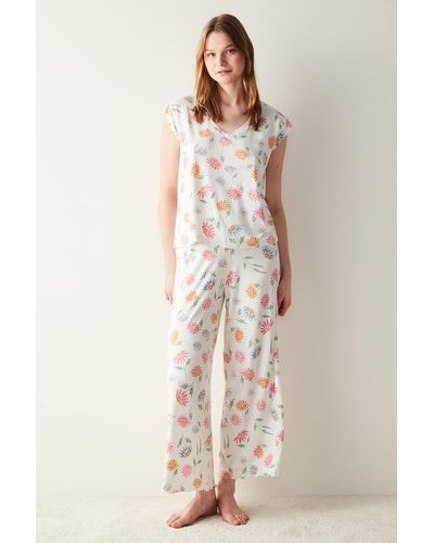 Penti Cremefarbenes t-shirt-pyjama-oberteil mit flora-print - Natur