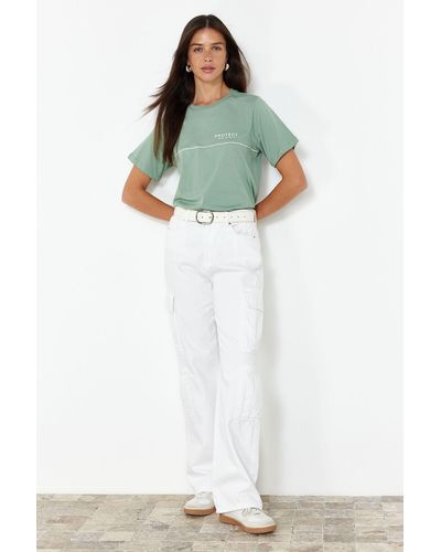 Trendyol Nachhaltigeres mint-strick-t-shirt aus 100 % baumwolle mit paspelierung und bedruckung - Grün