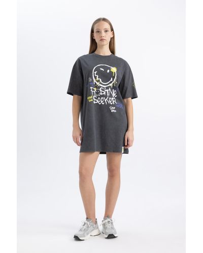Defacto Coool smileyworld t-shirt rundhalsausschnitt bedruckte gekämmte baumwolle kurzarm mini kleidung c3489ax24sp - Schwarz