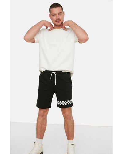Trendyol E, mittelgroße shorts mit geometrischem aufdruck im regulären/normalen schnitt - Schwarz
