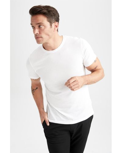 Defacto Slim fit rundhals-t-shirt aus hochwertiger, kurzärmliger baumwolle in basic-qualität m6606az23sp - Weiß