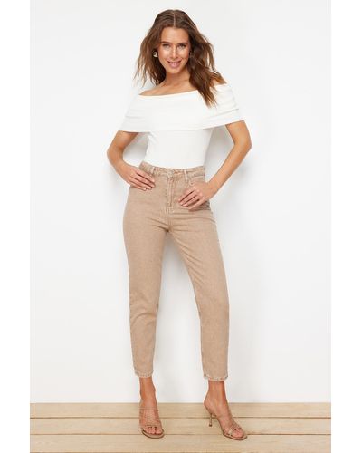 Trendyol Helle, schmale mom-jeans mit hoher taille - Natur