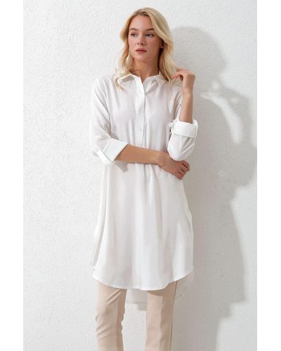 Trend Alaçatı Stili Farbene tunika mit hemdkragen, halber knopfleiste und langer, gewebter tunika - Weiß